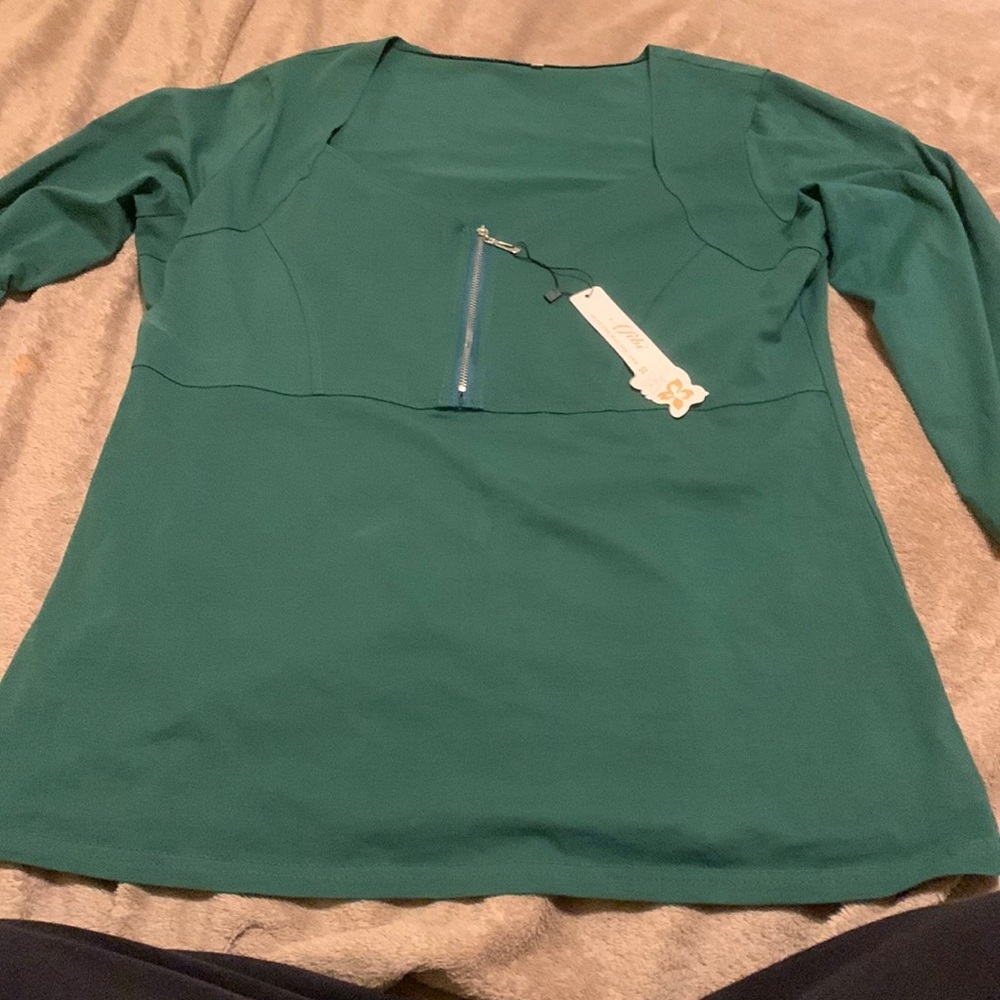 Green 3/4 sleeve blouse